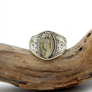 Bague ethnique argent et labradorite image 1