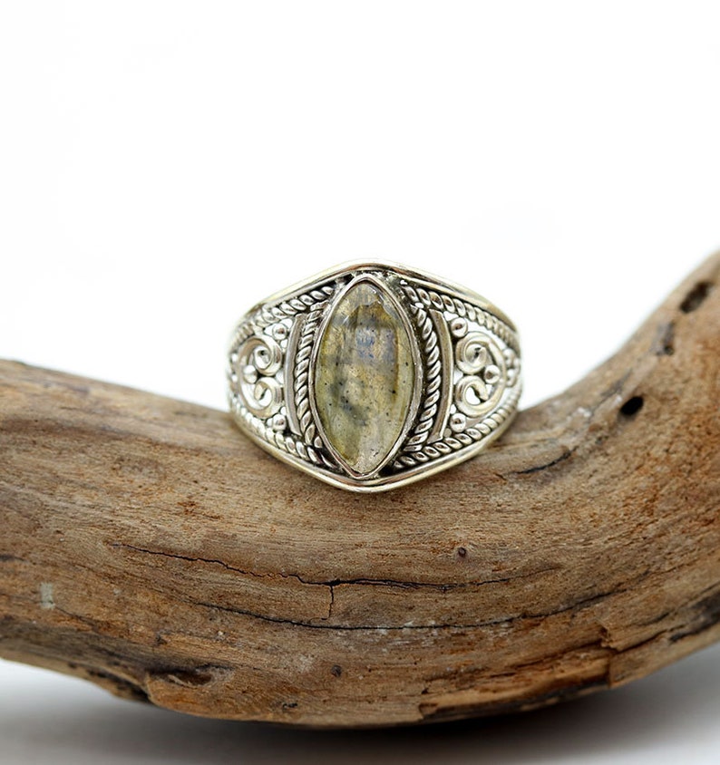 Bague ethnique argent et labradorite image 1