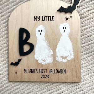 Baby&#39;s First Halloween Footprint Keepsake: DIY Personalized Sign