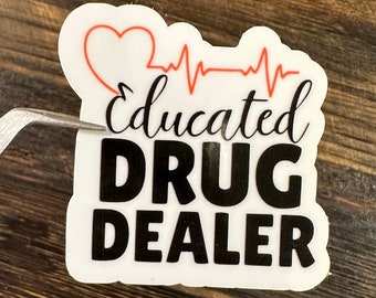 Pegatina de "Distribuidor de medicamentos educado", divertida calcomanía de vinilo impermeable, humor de enfermería, cuidados intensivos