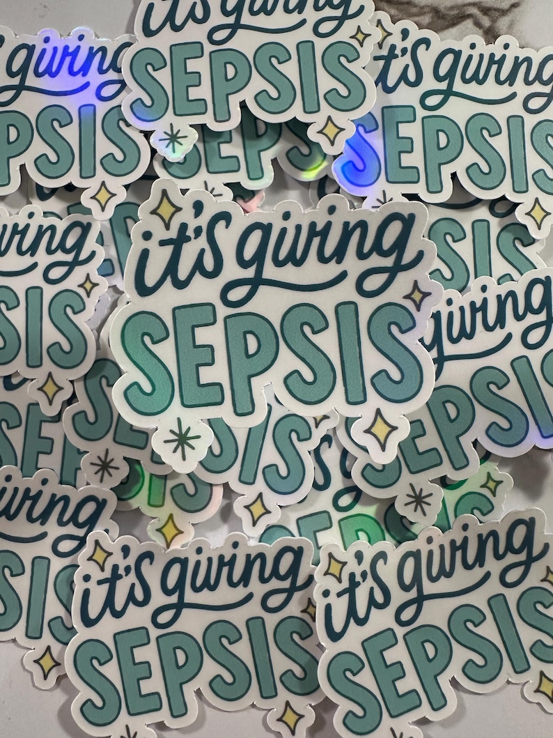 Puede incluir: Un conjunto de pegatinas con la frase "it's giving SEPSIS" en verde azulado y blanco, con un efecto hologr&aacute;fico. Las pegatinas tienen un borde blanco y detalles de estrellas, creando un dise&ntilde;o divertido y llamativo.