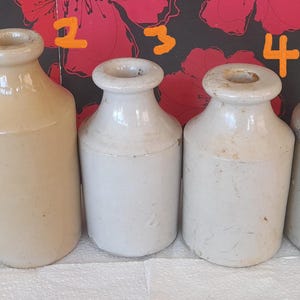 Tarros antiguos de cerámica color crema para betún o betún para zapatos.