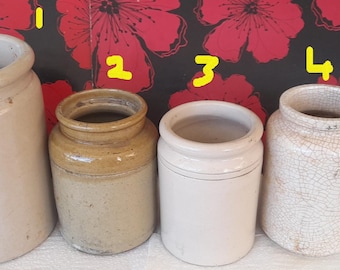 Edwardiaans crème aardewerk zout- en jampotten.