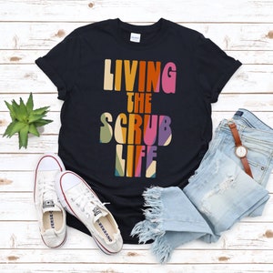 Camiseta Scrub Life, camisa de enfermeira, camisa de enfermeira de amigos, camiseta de escola de enfermagem Camiseta de escola de enfermagem, camisa de enfermeira camisa de enfermagem engraçada café de enfermeira