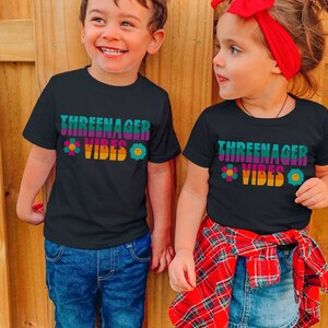 Threenager レトロ幼児用 T シャツ、かわいい幼児用誕生日シャツ、3 歳児用グラフィック T シャツ、3 歳の誕生日パーティーシャツ、クールな幼児