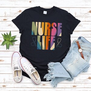 Camiseta Scrub Life, camisa de enfermeira, camisa de enfermeira de amigos, camiseta de escola de enfermagem Camiseta de escola de enfermagem, camisa de enfermeira camisa de enfermagem engraçada café de enfermeira