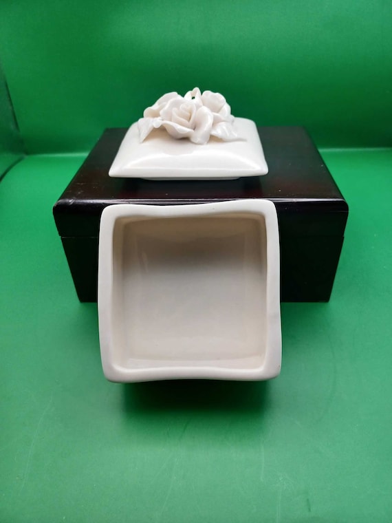 Very Pretty Vintage Square White Trinket Box with… - image 3