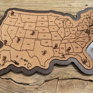 Tablero de corcho con chincheta para mapas de viajes