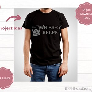 K&ouml;nnte beinhalten: Ein schwarzes T-Shirt mit einer Grafik eines Glases Whisky und dem Text "Whiskey Helps".