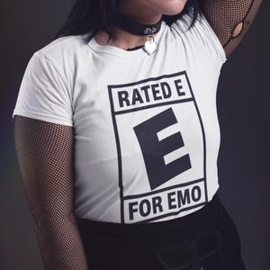 Camiseta con clasificación E para emo, camiseta gráfica unisex, divertida camiseta vintage de banda, regalo para amantes de la música alternativa, atuendo estético emo