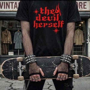 Camiseta del mismísimo diablo: divertida camiseta gótica del diablo