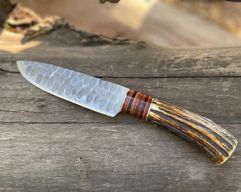 Coltello da caccia in acciaio al carbonio forgiato a mano con impugnatura in corno di cervo, coltello da caccia in corno di cervo per campeggio, bushcraft, regalo ideale per uomo, regalo per la festa del papà