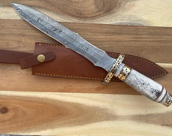 Coltello da caccia in acciaio damasco fatto a mano con impugnatura in resina bicolore, regalo personalizzato inciso per lui, papà, marito per compleanno, Natale