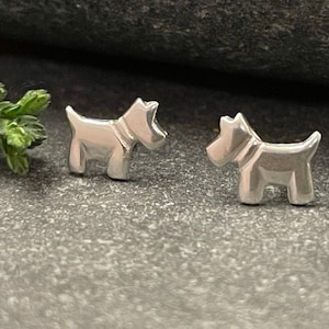 Dog - 925 Sterling Silver Plain Stud Earrings - Boxed