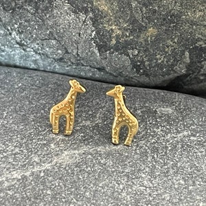 Giraffe - 925 Sterling Silver Stud Earrings (Gold)