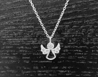 キュービックジルコニア付きスターリングシルバーエンジェルペンダントネックレス