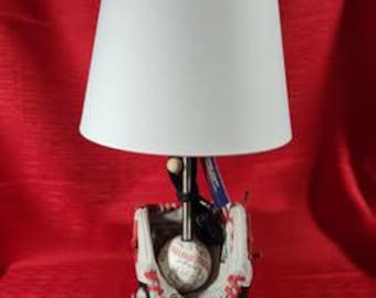 Tischlampe mit dem Thema Baseball und Handschuh