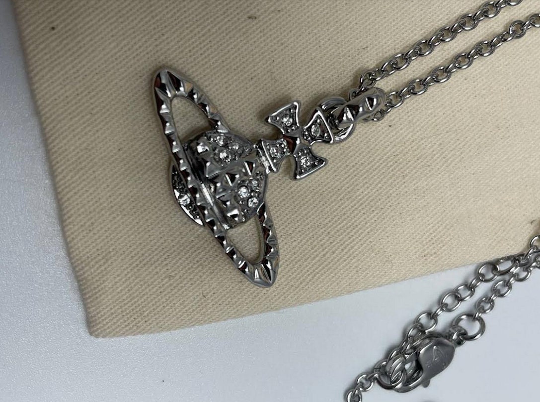 New in Box Vivienne Westwood Silver Orb Necklace With White New in Box Vivienne Westwood Silver Orb Necklace With White