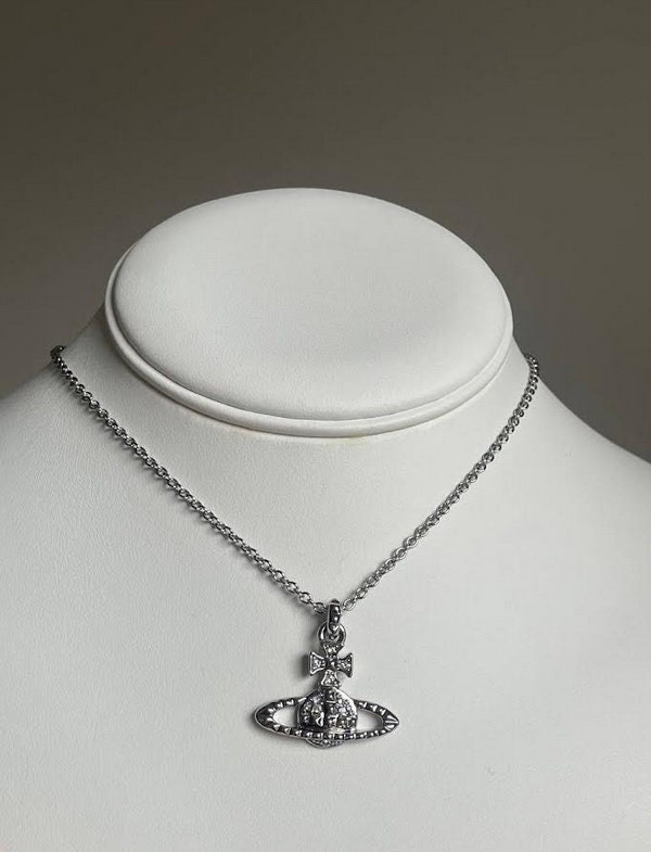 New in Box Vivienne Westwood Silver Orb Necklace With White New in Box Vivienne Westwood Silver Orb Necklace With White