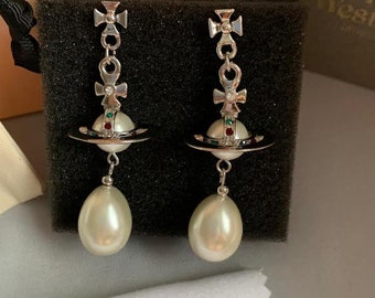 【VIVIENNE WESTWOOD】(W) Olivia Pearl Earrings Silver Authentic Vivienne Westwood Long Pearl Earrings Silver White