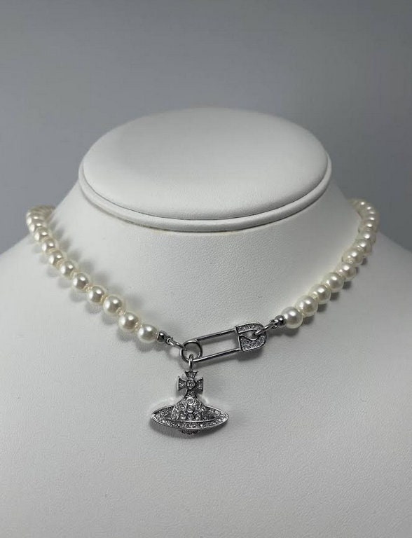 In Box Vivienne Westwood Silver Lucrece Pearl Pin Necklace In Box Vivienne Westwood Silver Lucrece Pearl Pin Necklace