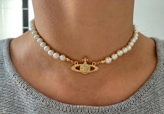 Nouveau dans la boîte Vivienne Westwood collier ras du cou avec perles  dorées Mini Bas Relief -  France