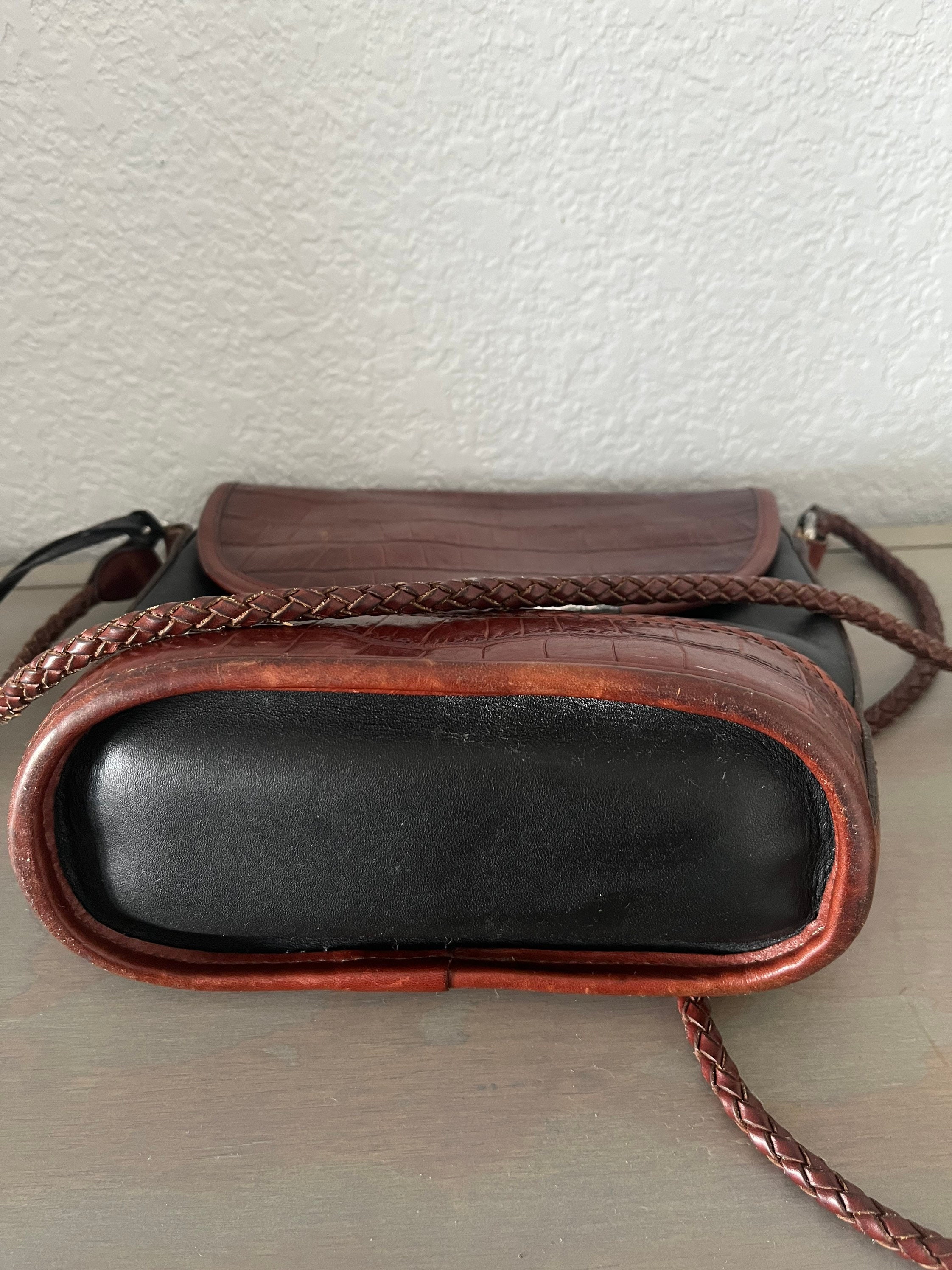 Sac à Main Vintage BRIGHTON En Cuir Croco - Sangle Longue Réglable - Quincaillerie Argentée - Occasion Bon état