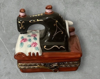 VTG Limoges Hand Painted A.L. Peint Main Sewing Machine Trinket Pill Box France