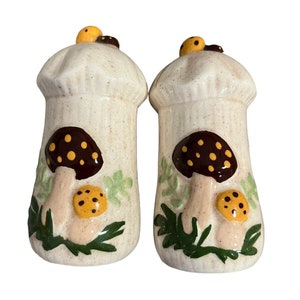 Vintage Arnel’s Retro 70s Mushroom Salt & Pepper Shakers