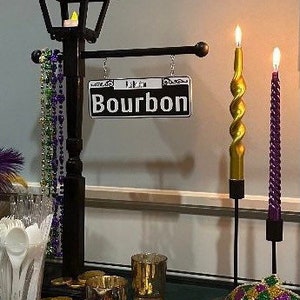 mardi gras lamp post