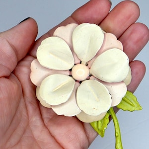 Beautiful 1960s Flower Pin