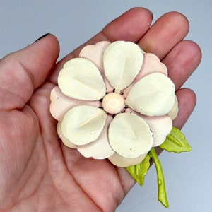 Beautiful 1960s Flower Pin