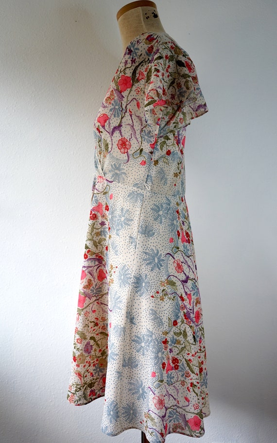 Pretty 1970s Floral Dress - image 4