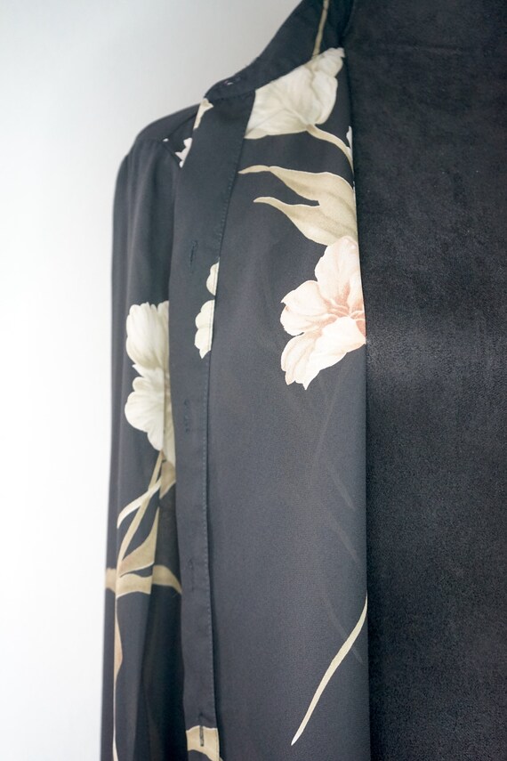 Pretty 1990s Black and Floral Blouse - image 5