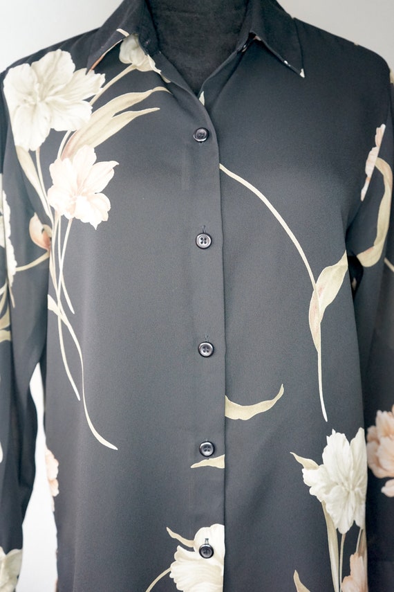 Pretty 1990s Black and Floral Blouse - image 4