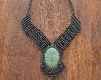 Macramé Necklace with Green Labradorite Gemstone, Handmade Macramé Necklace Boho Style, Great Healing Stone Necklace with Labradorite