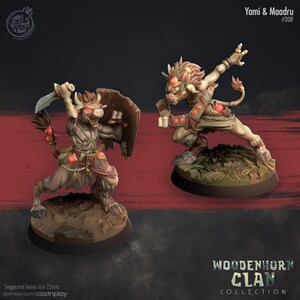 Puede incluir: Dos figuras miniatura pintadas de una criatura de color marrón y blanco con cuernos, similar a un toro. Una figura sostiene un escudo y una espada, la otra sostiene una lanza. Las figuras están de pie sobre una base marrón. Las figuras forman parte de la colección Woodenhorn Clan.