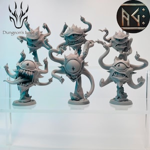 Può includere: Cinque miniature di una creatura grigia, dettagliata e in miniatura con un solo grande occhio, una bocca dentata e tentacoli multipli. Le miniature sono disposte su uno scaffale di esposizione a due livelli.