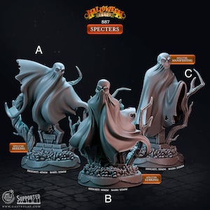 Op de afbeelding: Drie spookachtige specterfiguren met vloeiende mantels en schedelachtige gezichten. Elke figuur is gemonteerd op een basis met een grafsteen en skeletachtige takken. De tekst op de afbeelding luidt "Halloween Season 887 Specters". De hoogte van de figuren varieert van 39 mm tot 46 mm.