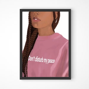 Puede incluir: Una ilustraci&oacute;n digital de una mujer con trenzas marrones que lleva una sudadera rosa con el texto "Don't disturb my peace" impreso en la parte delantera.