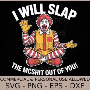 Puede incluir: Ilustración gráfica de un payaso sentado con el texto "I WILL SLAP THE MCSHIT OUT OF YOU!". El payaso viste un uniforme amarillo con mangas y pantalones a rayas rojas y blancas. La imagen está sobre un fondo negro.