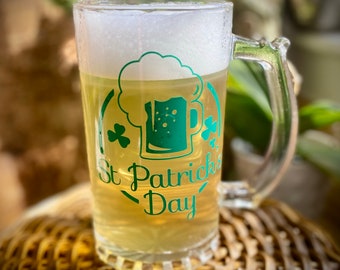 Details about   St Patrick's Day The Drinks On Me Novelty Beer Glasses New 