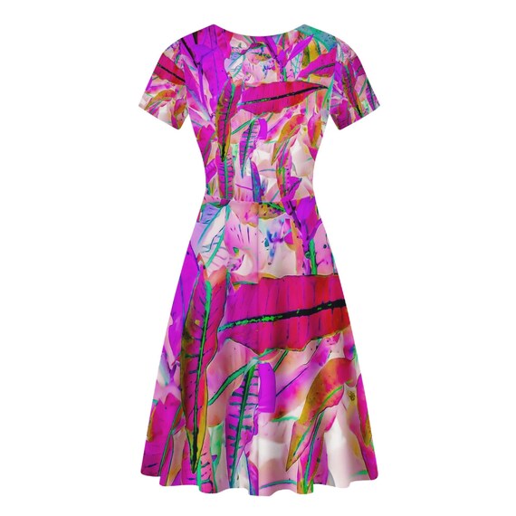 Mini-robe violette élégante en croton à encolure dégagée et à