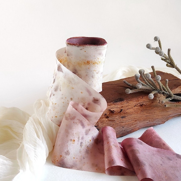 Cinta de seda con estampado botánico en tono malva, Cinta de seda pura teñida ecológica con planta, Cinta de seda teñida naturalmente para celebración