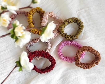 Botanically dyed thin natural silk scrunchy, Plant dyed slim colorful hair tie for woman, eco dyed for ponytail hair, Organic scrunchy gift