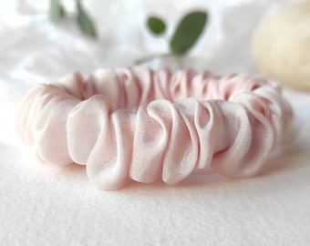 Pflanzengefärbtes dünnes Seiden Scrunchie in Pink Ton, Boho Scrunchie umweltfreundlich für Pferdeschwanz-Haare gefärbt, Bio Seide Haargummi für Geschenk