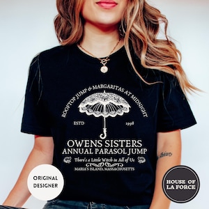Camisa de guarda-sol de magia prática, filme de magia prática, camisa de bruxa, bruxa básica, mulher bruxa, camisa de magia prática, margaritas da meia-noite