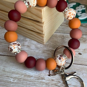 Llavero de otoño, estampados de otoño, llavero de pulsera, regalos para mujeres, pulsera de silicona con temática de otoño