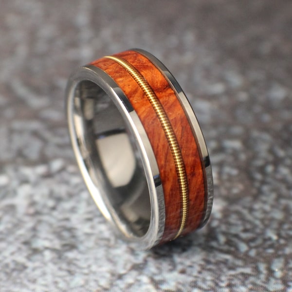 Redwood Ring met gitaarsnaar, Redwood Burl trouwring, gitaarsnaarring