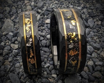 Meteorite and Gold Leaf Hammered Wedding Ring, Space ring, Meteorite ring, Men&#39;s ring, Gold ring, Hammered Wedding Ring, Unique wedding band
